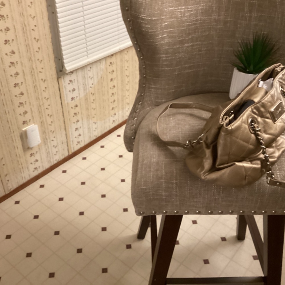 Handbag - Picture 2 of 2